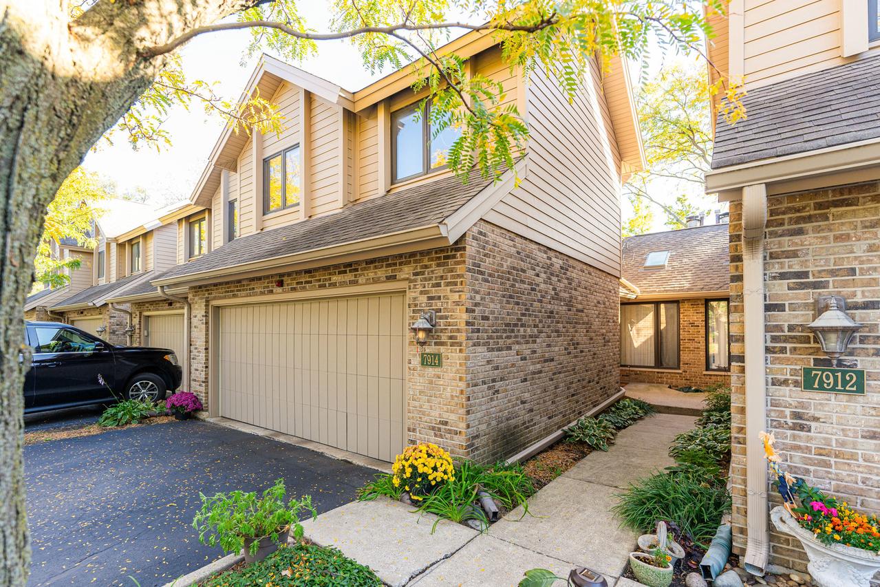 7914 S Garfield Ave., Burr Ridge, IL 60527