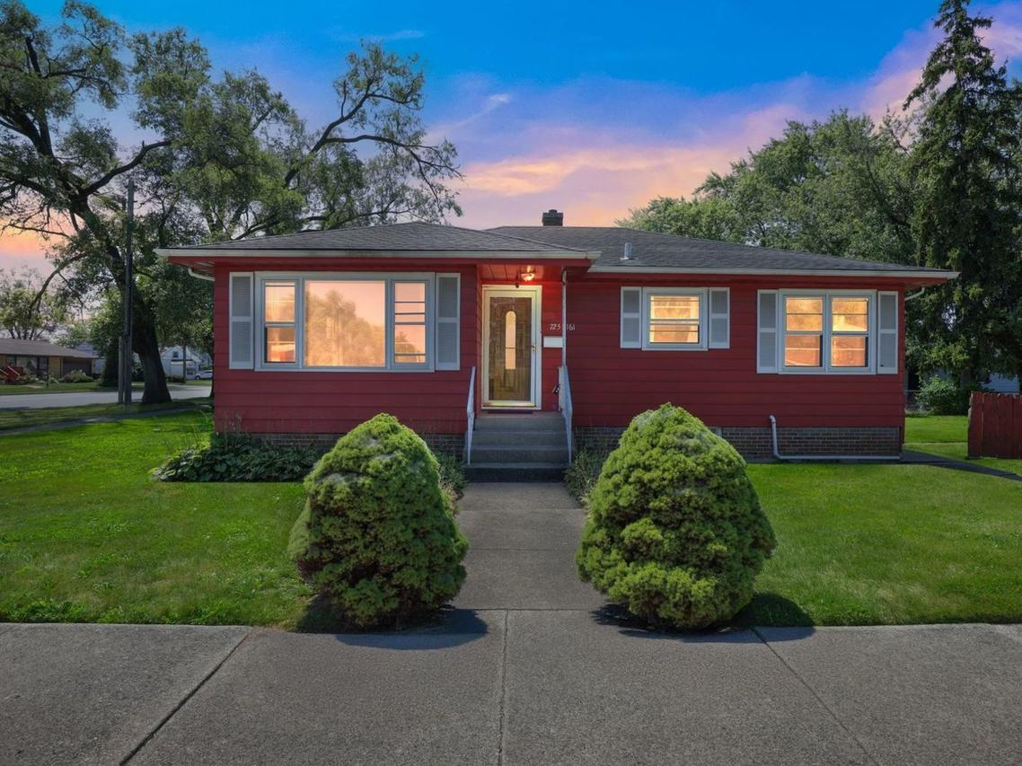 725 E 161st St., South Holland, IL 60473