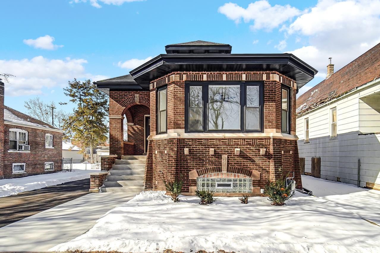 8814 S Wallace St., Chicago, IL 60620