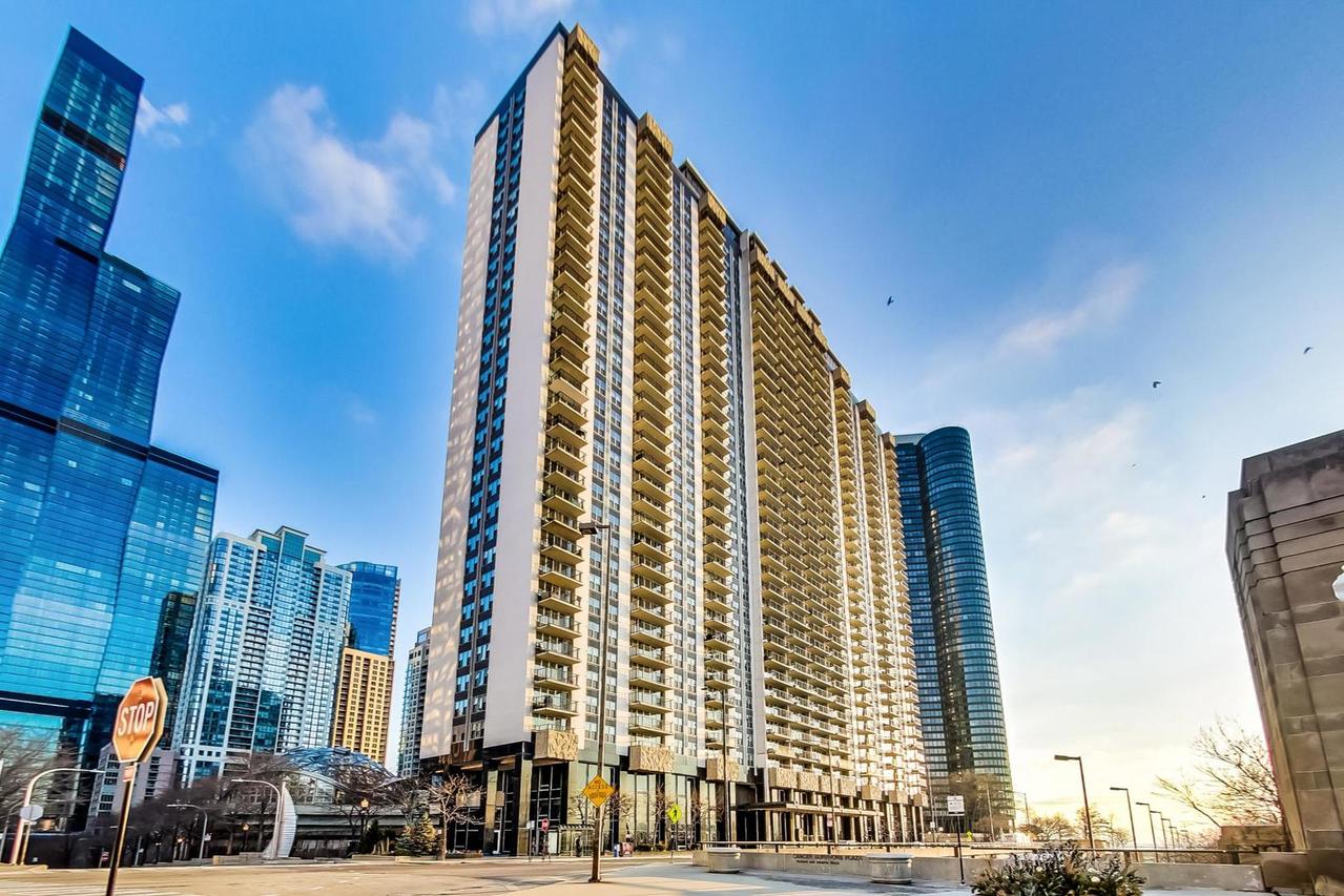 400 E Randolph St. #3211, Chicago, IL 60601