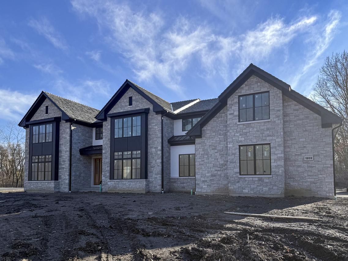 1959 Windridge Dr., Lake Forest, IL 60045