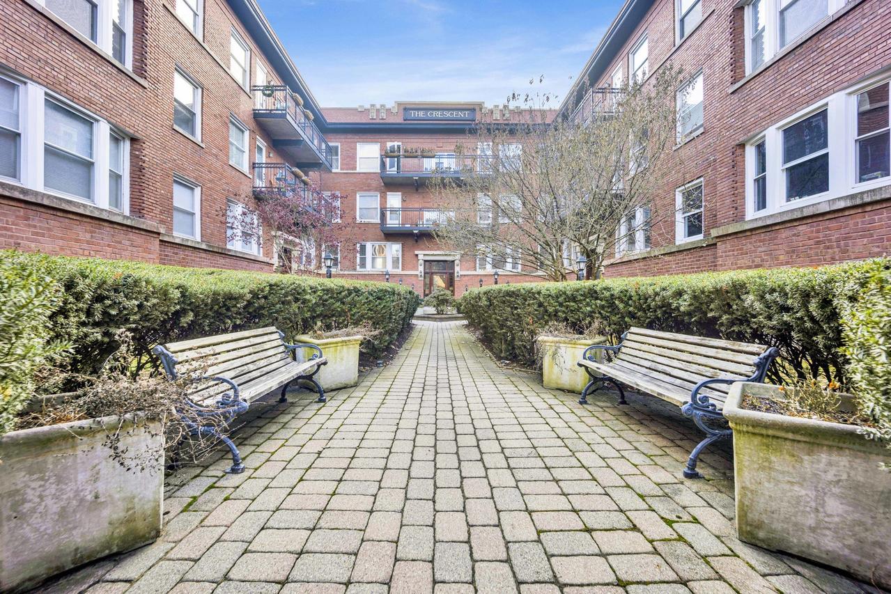 847 W Belle Plaine Ave. #1N, Chicago, IL 60613