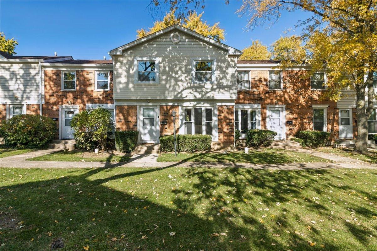 2074 Essex Ct., Streamwood, IL 60107