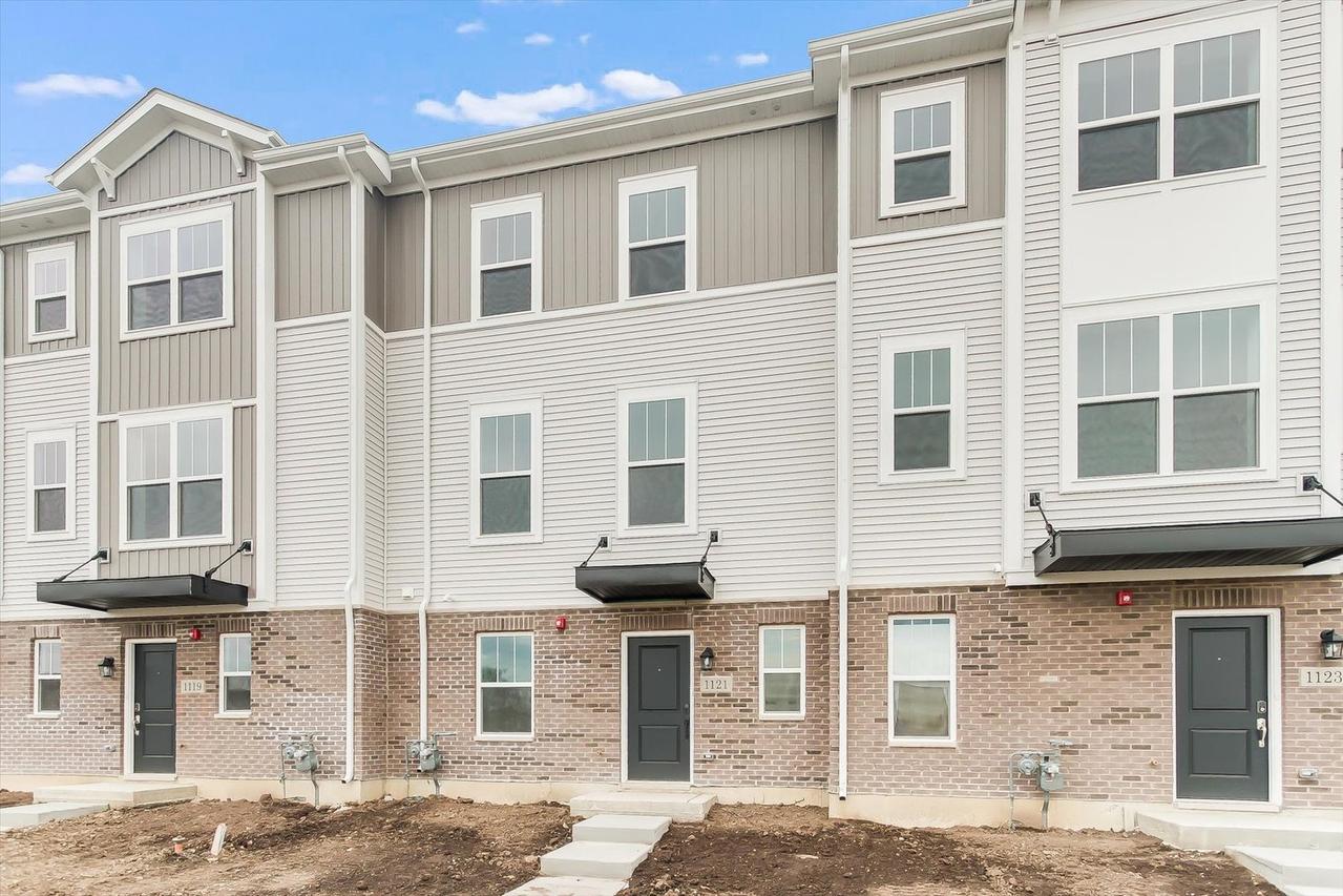 1121 Girard Ave., Des Plaines, IL 60018