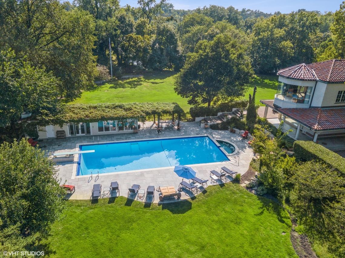 1125 Longvalley Rd., Glenview, IL 60025