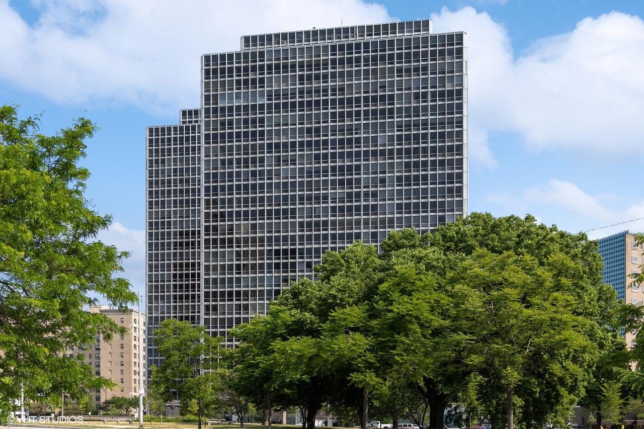 330 W Diversey Pkwy. #2108, Chicago, IL 60657