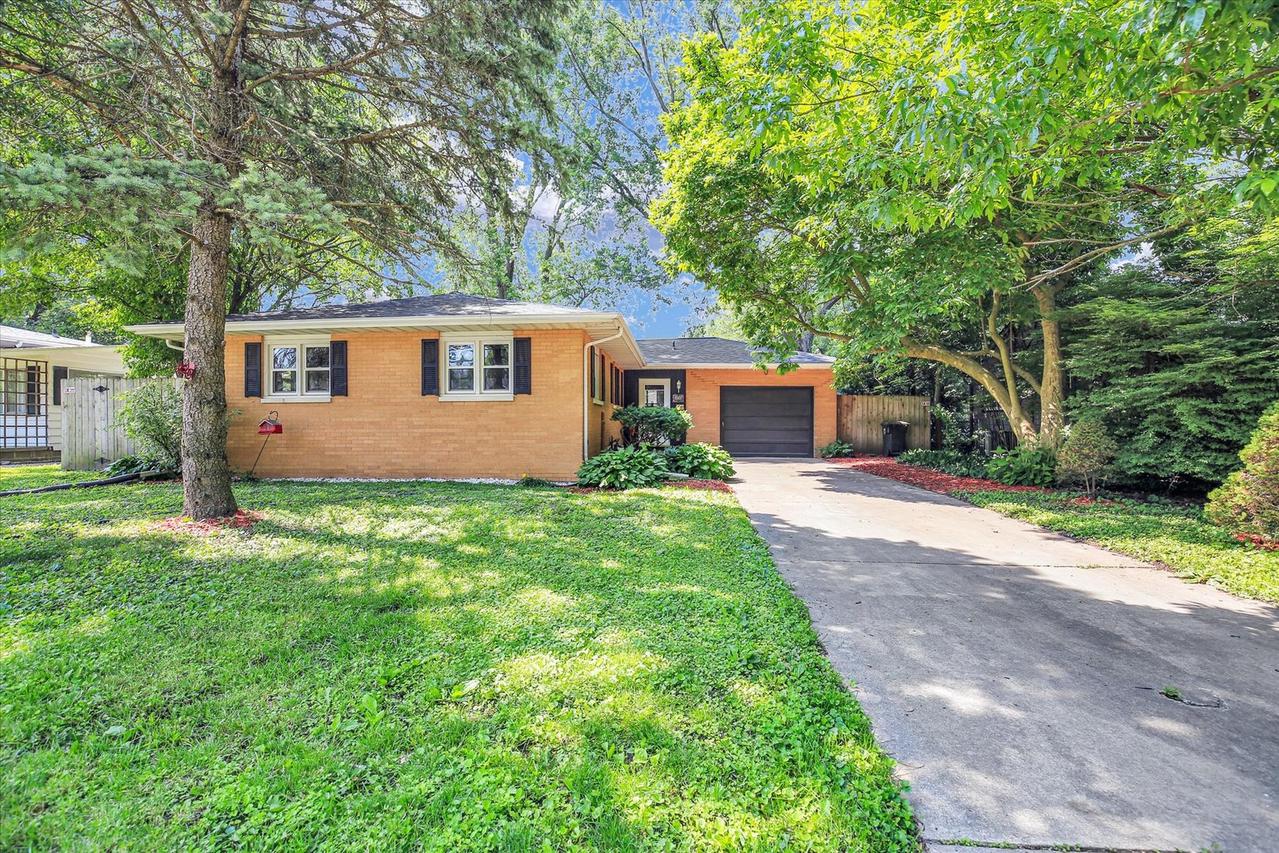 1001 E Sunnycrest Dr., Urbana, IL 61801