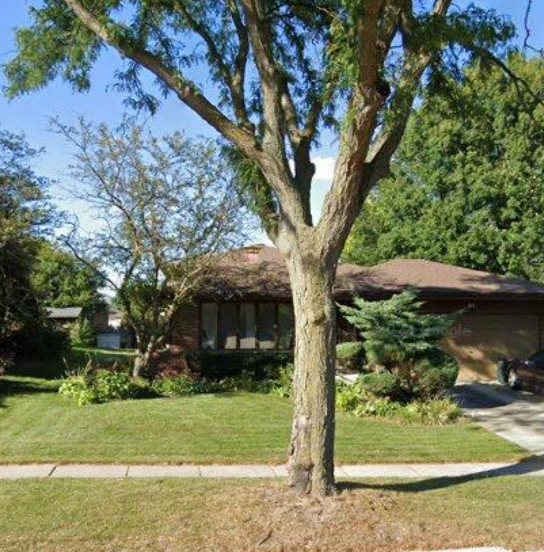 424 W 65th St., Westmont, IL 60559