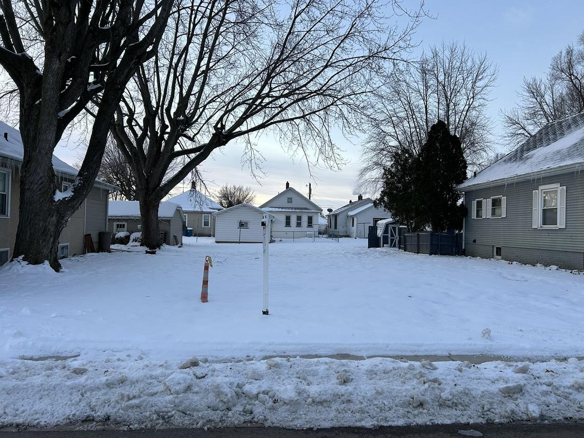 616 12th St., Peru, IL 61354