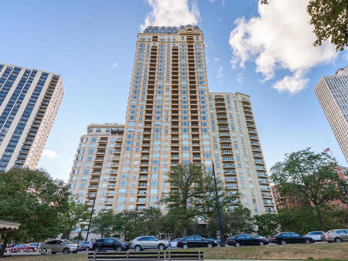 2550 N Lakeview Ave. #S305, Chicago, IL 60614