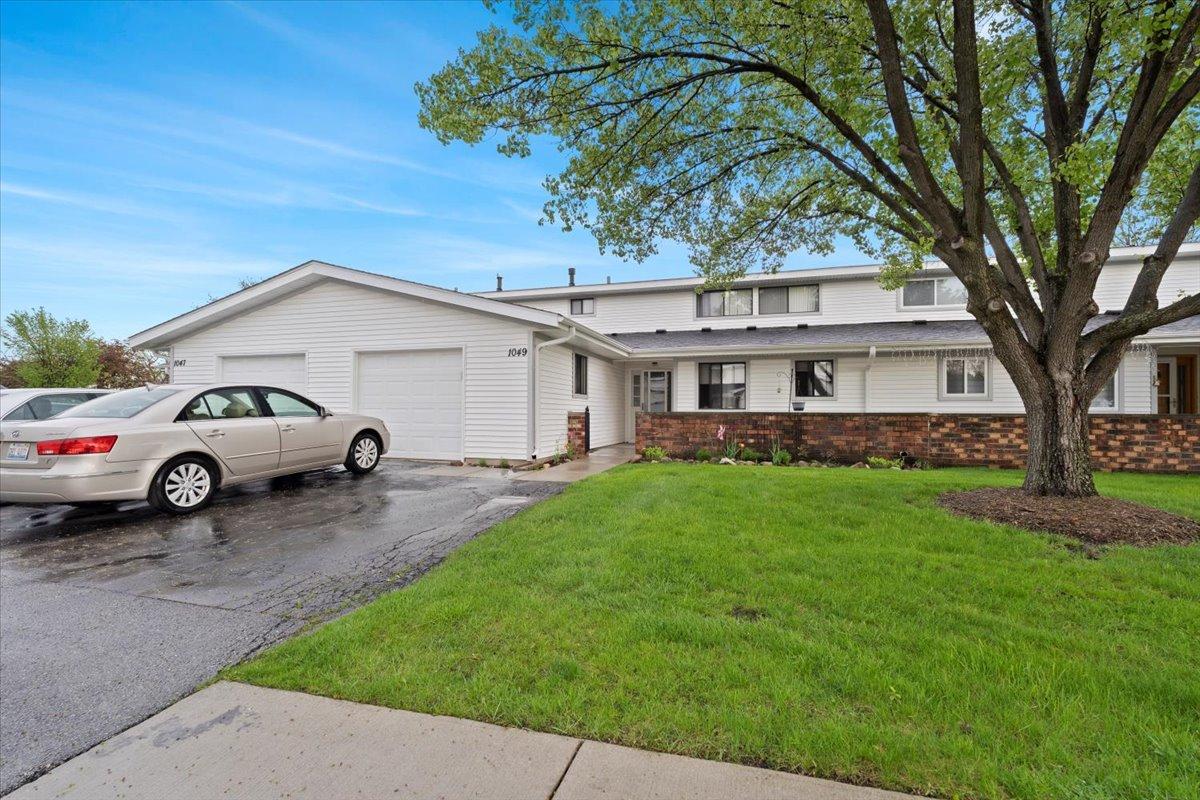 1049 Groton Ct., Schaumburg, IL 60193