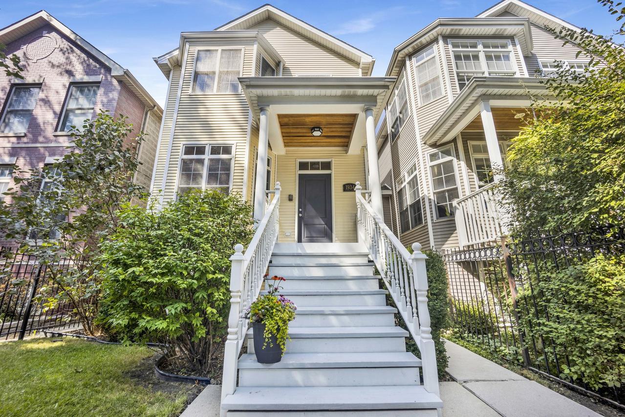 1934 W George St., Chicago, IL 60657