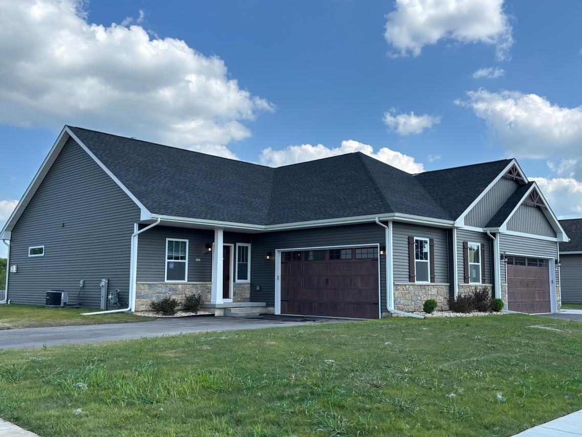 404 Anjali Ct. #L, Sycamore, IL 60178