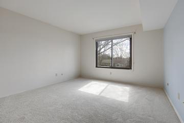 945 Wiltshire Dr. #B, Mchenry, IL 60050