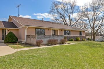 945 Wiltshire Dr. #B, Mchenry, IL 60050