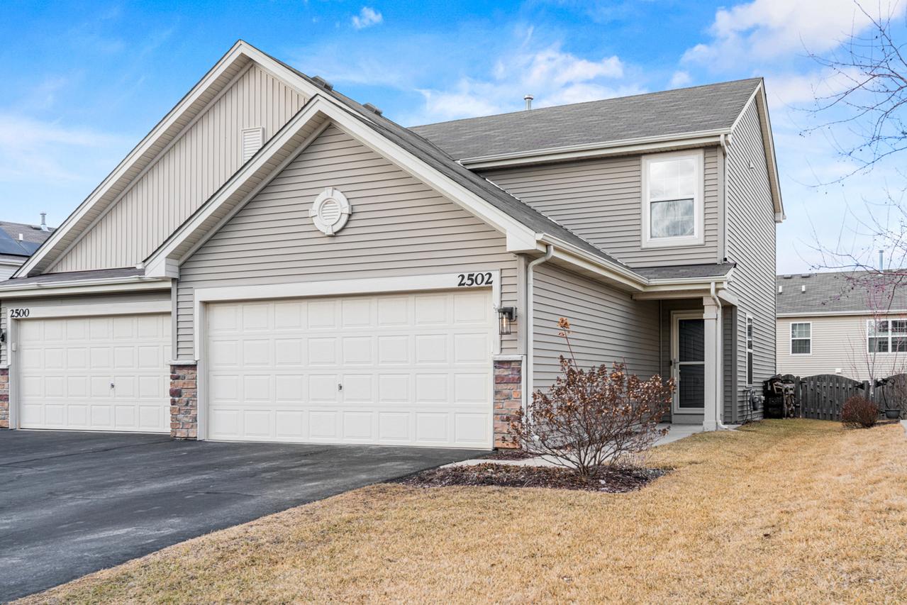 2502 Hearthstone Dr., Hampshire, IL 60140