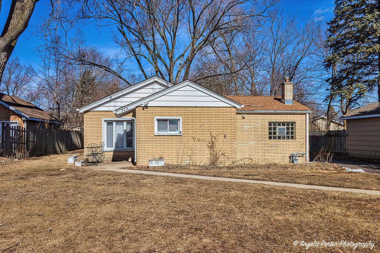 906 20th St., Zion, IL 60099
