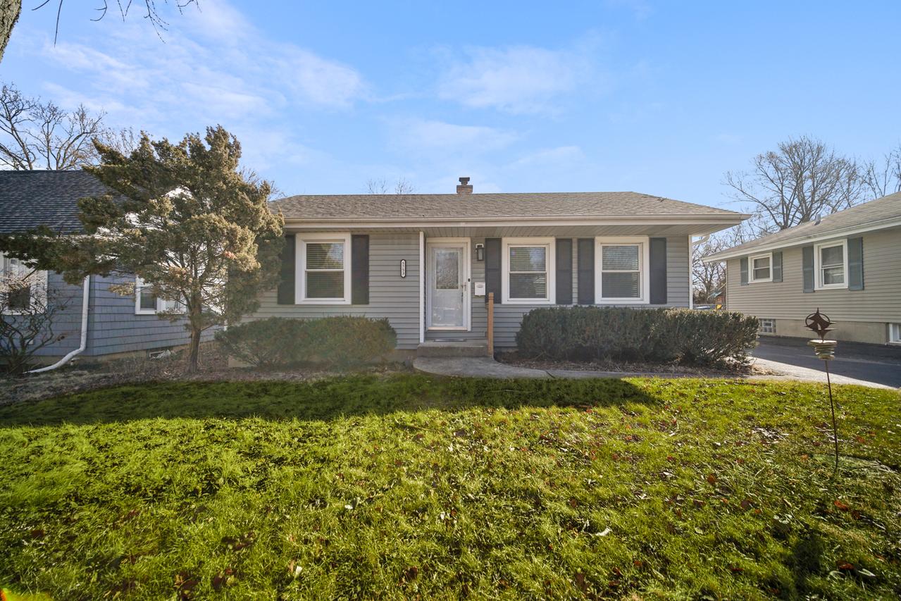 5753 Main St., Downers Grove, IL 60516