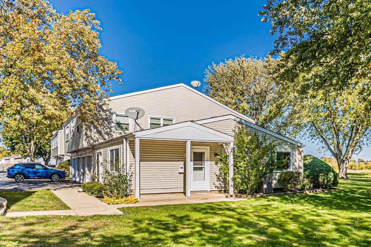 195 Thomas Ct. #A, Bartlett, IL 60103