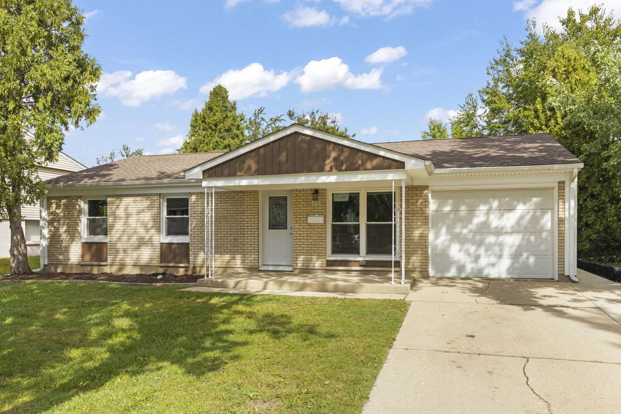 700 Pleasant Pl., Streamwood, IL 60107