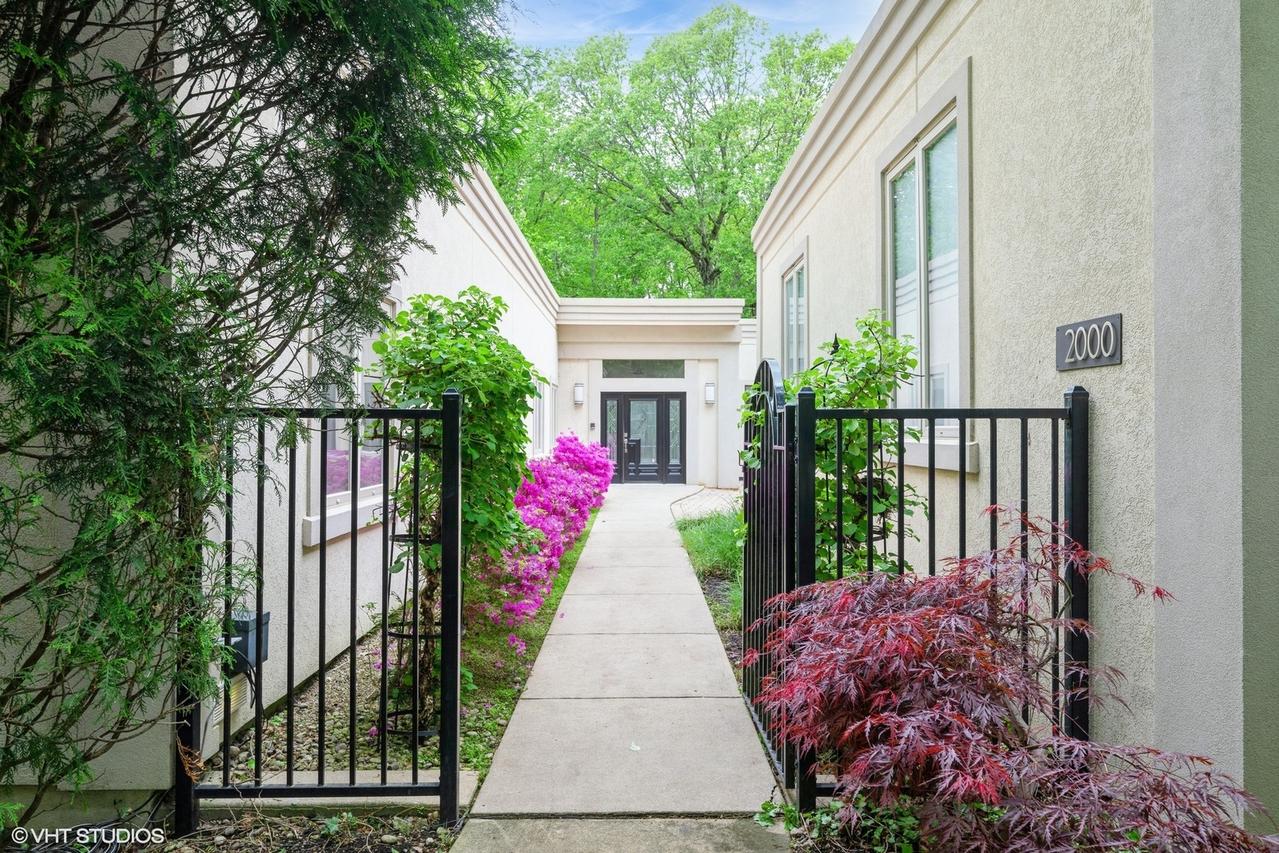 2000 Clendenin Ln., Riverwoods, IL 60015