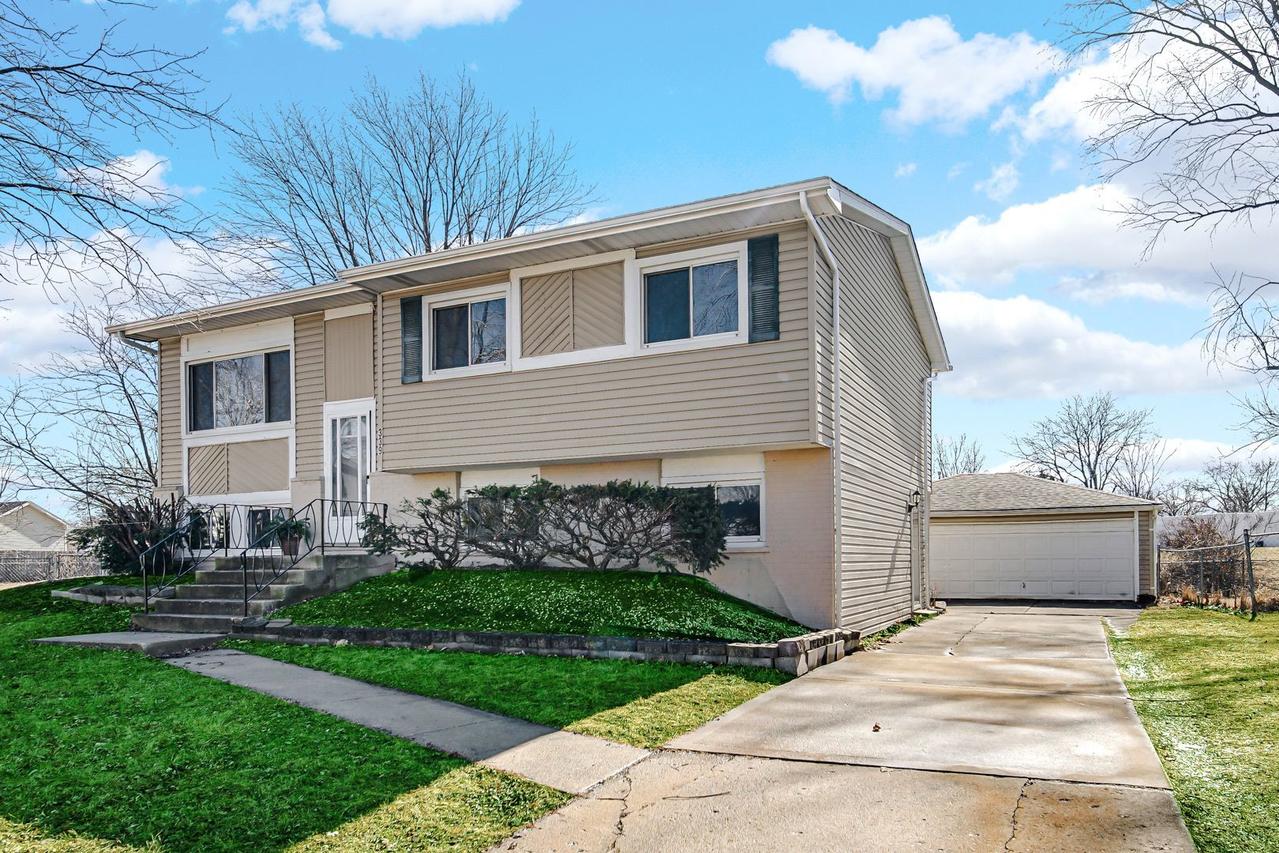339 Gehrig Cir., Bolingbrook, IL 60440