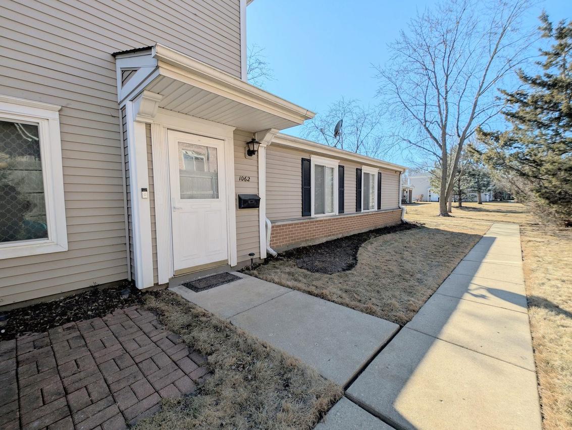 1062 Cove Dr. #143B, Prospect Heights, IL 60070