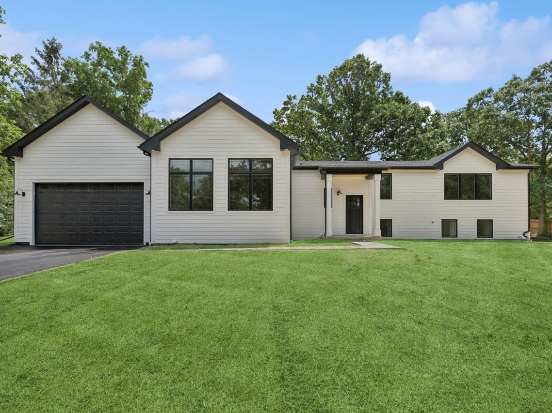 26905 N Longwood Rd., Lake Forest, IL 60045