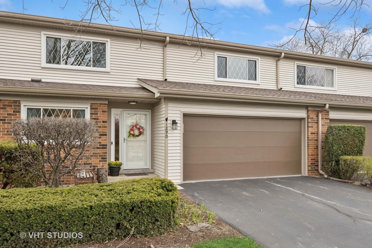 1290 Briarwood Ln. #49, Libertyville, IL 60048
