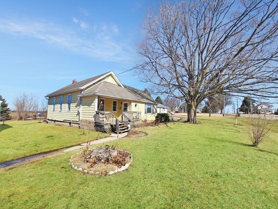 17810 E Il Route 72, Monroe Center, IL 61052