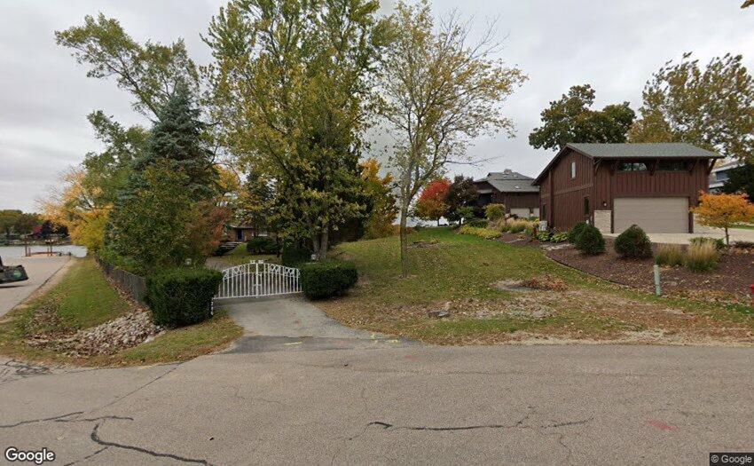 1285 Lake Holiday Dr., Sandwich, IL 60548