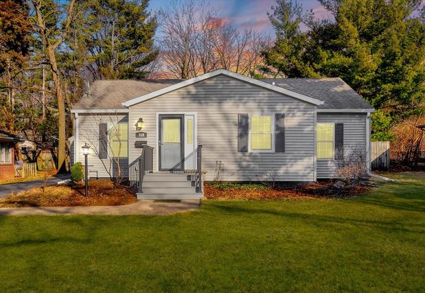 318 Elmwood Dr., Champaign, IL 61821