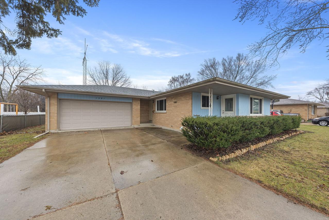 1391 Austin Ave., Aurora, IL 60505