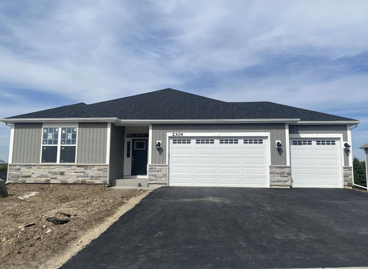 2304 Truman Tr., Mchenry, IL 60051