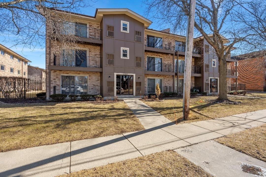 11919 S Hamlin Ave. #301, Alsip, IL 60803