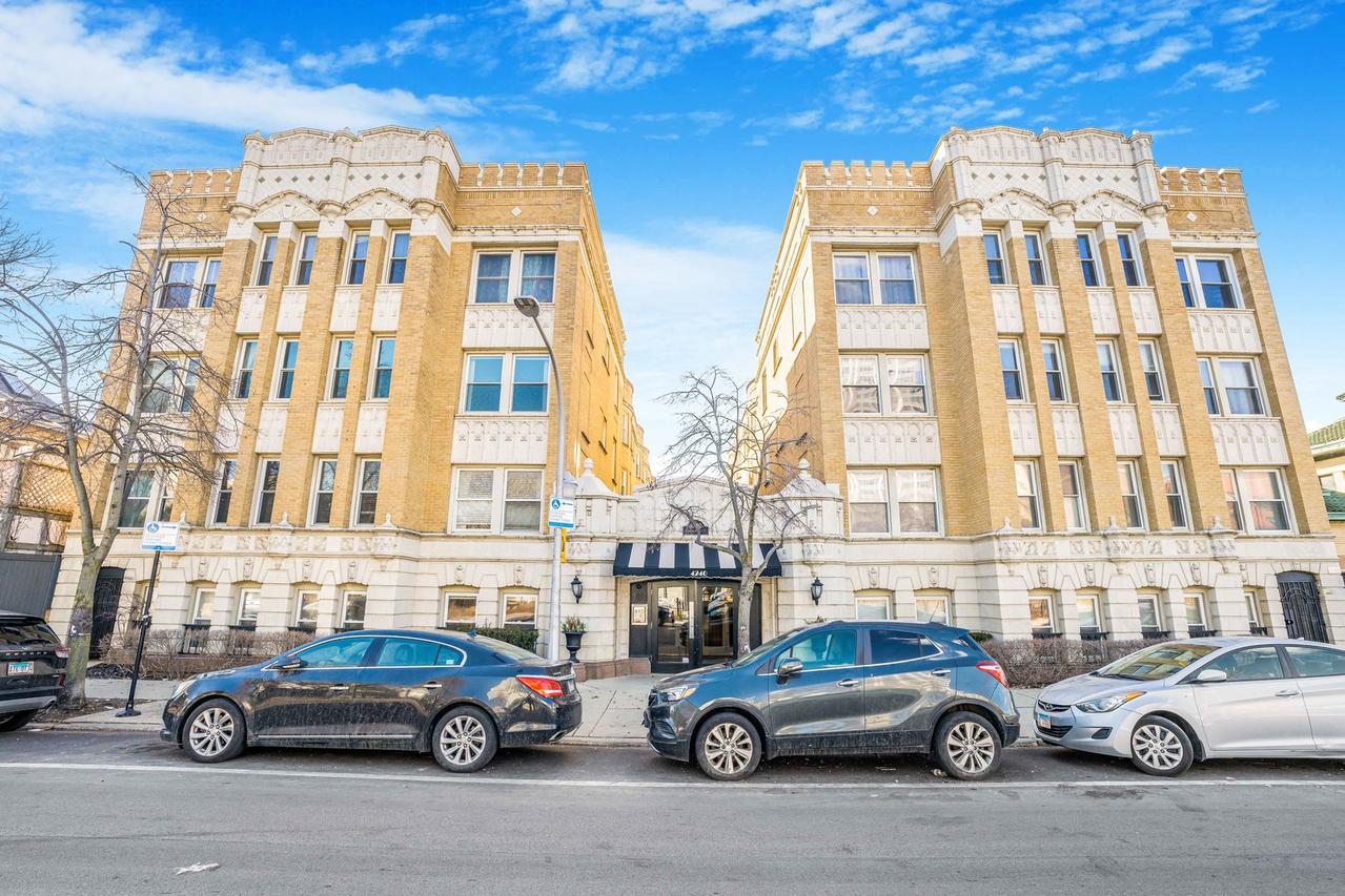 4240 N Clarendon Ave. #100S, Chicago, IL 60613