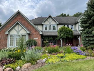 39W745 Crosscreek Ln., St. Charles, IL 60175