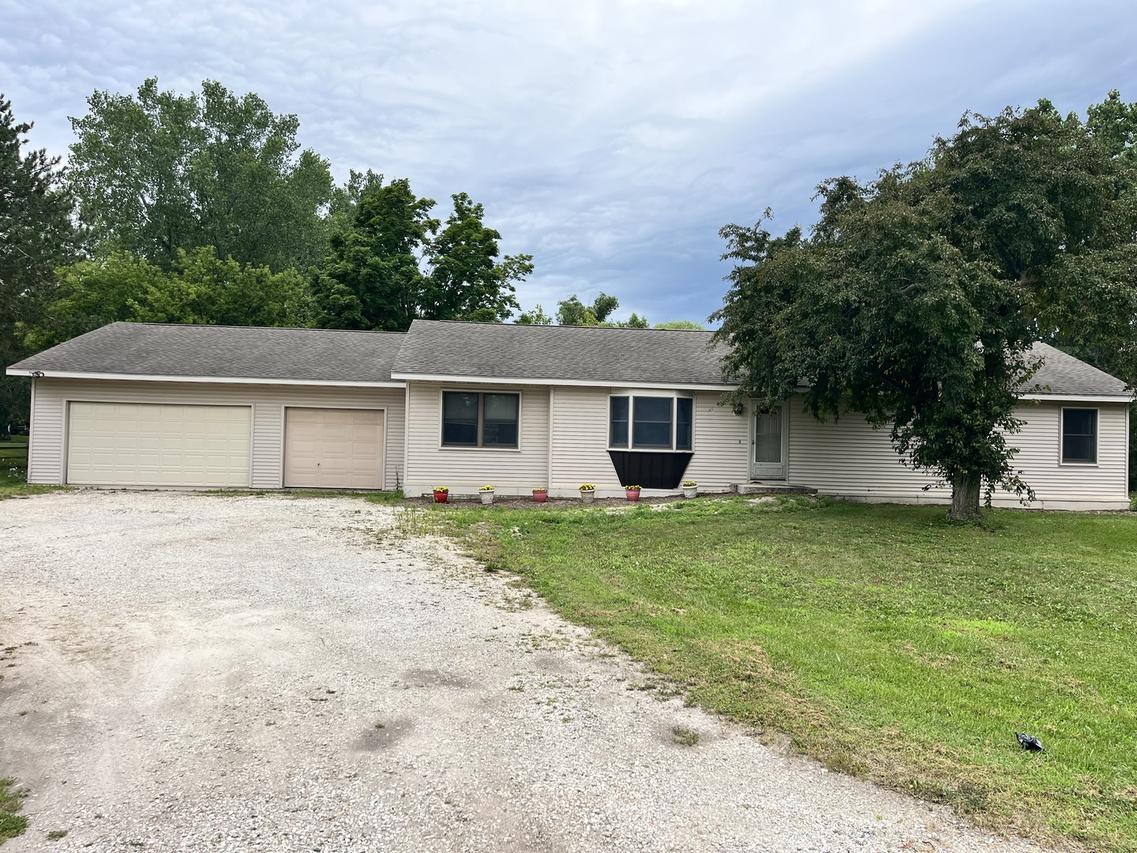33430 N Hunt Club Rd., Libertyville, IL 60048