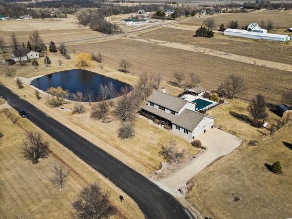 22377 Sangamon Dr., Carlock, IL 61725