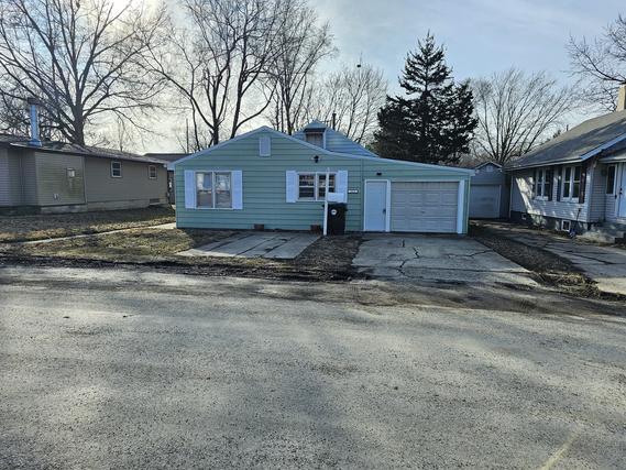 313 S Cain St., Clinton, IL 61727