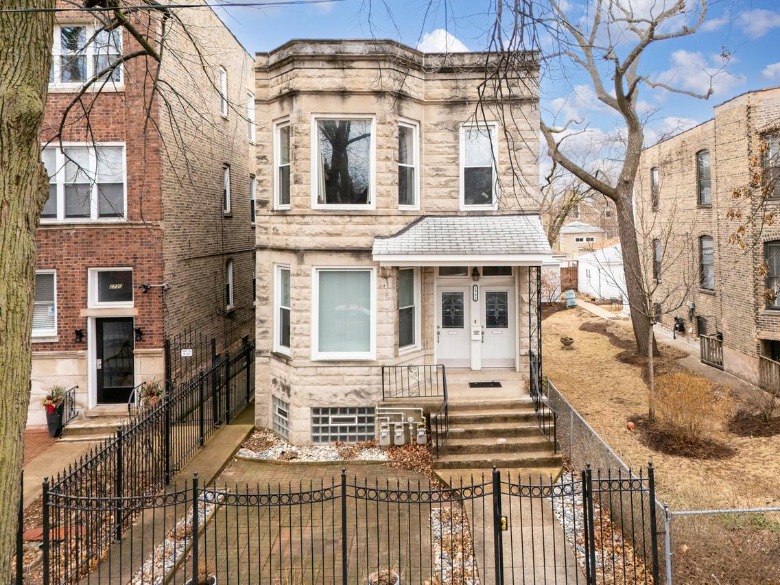 2732 N Richmond St., Chicago, IL 60647