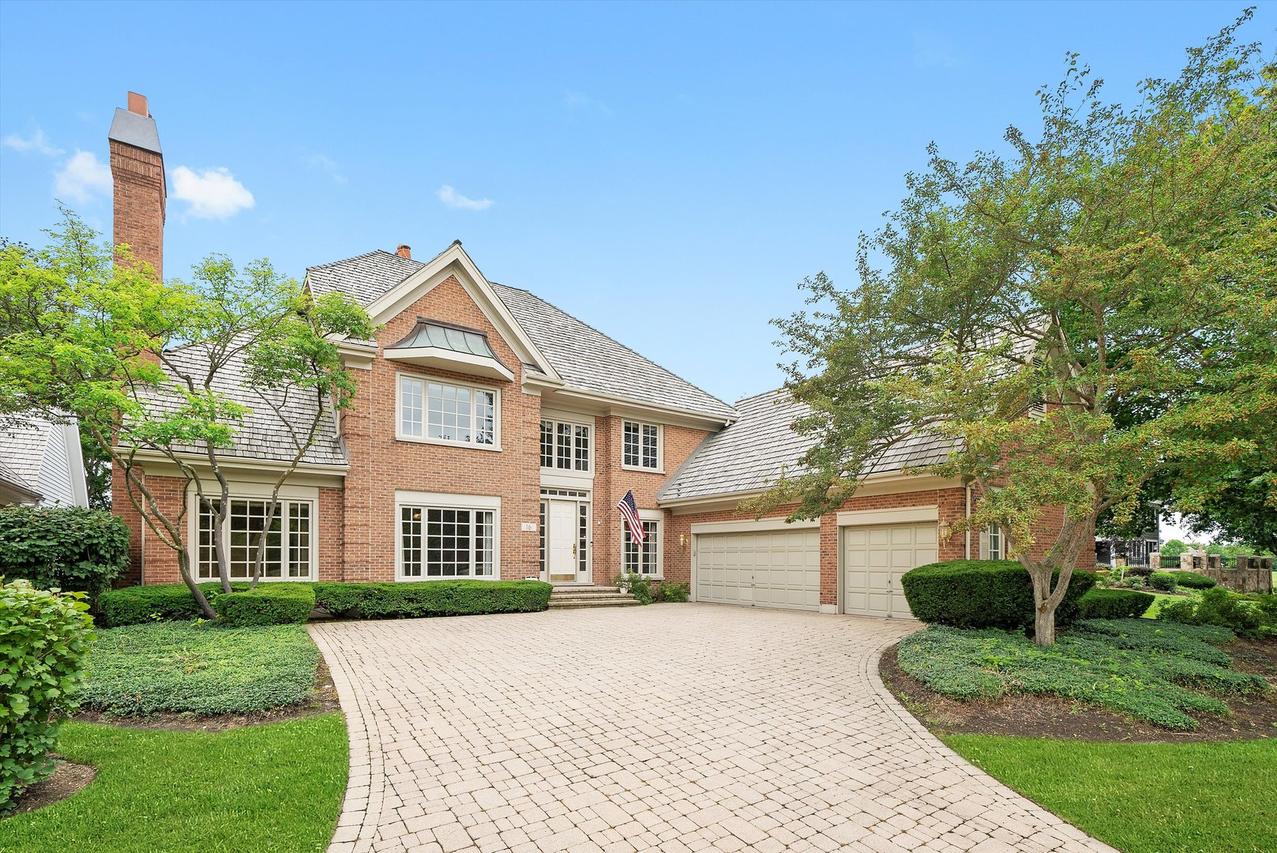 16 Graystone Ct., North Barrington, IL 60010