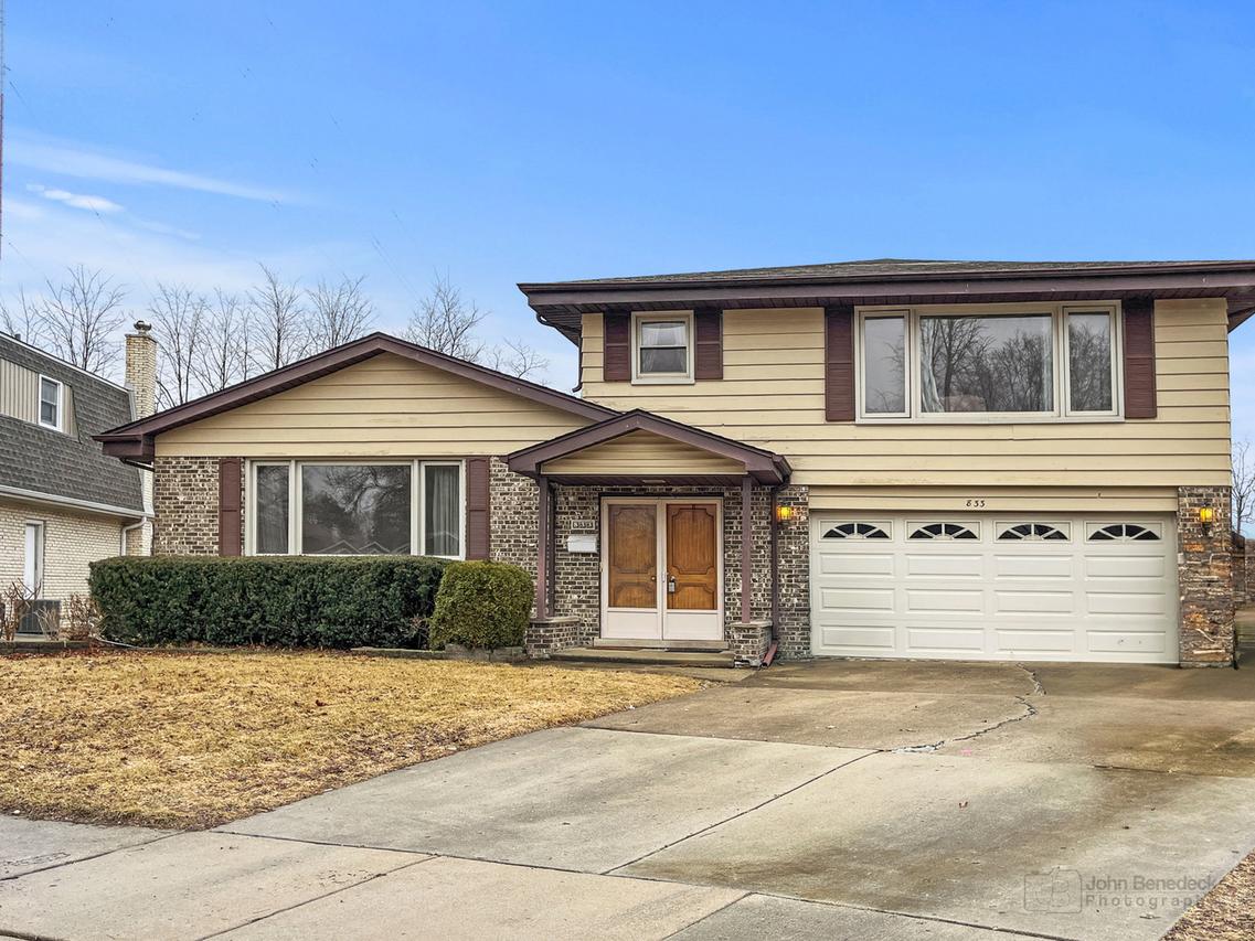 833 W Heritage Dr., Addison, IL 60101