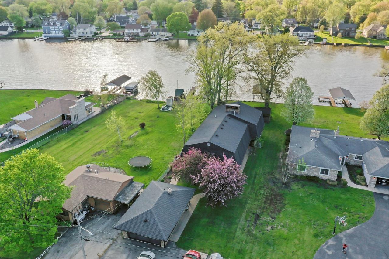 1423 N River Rd., McHenry, IL 60050