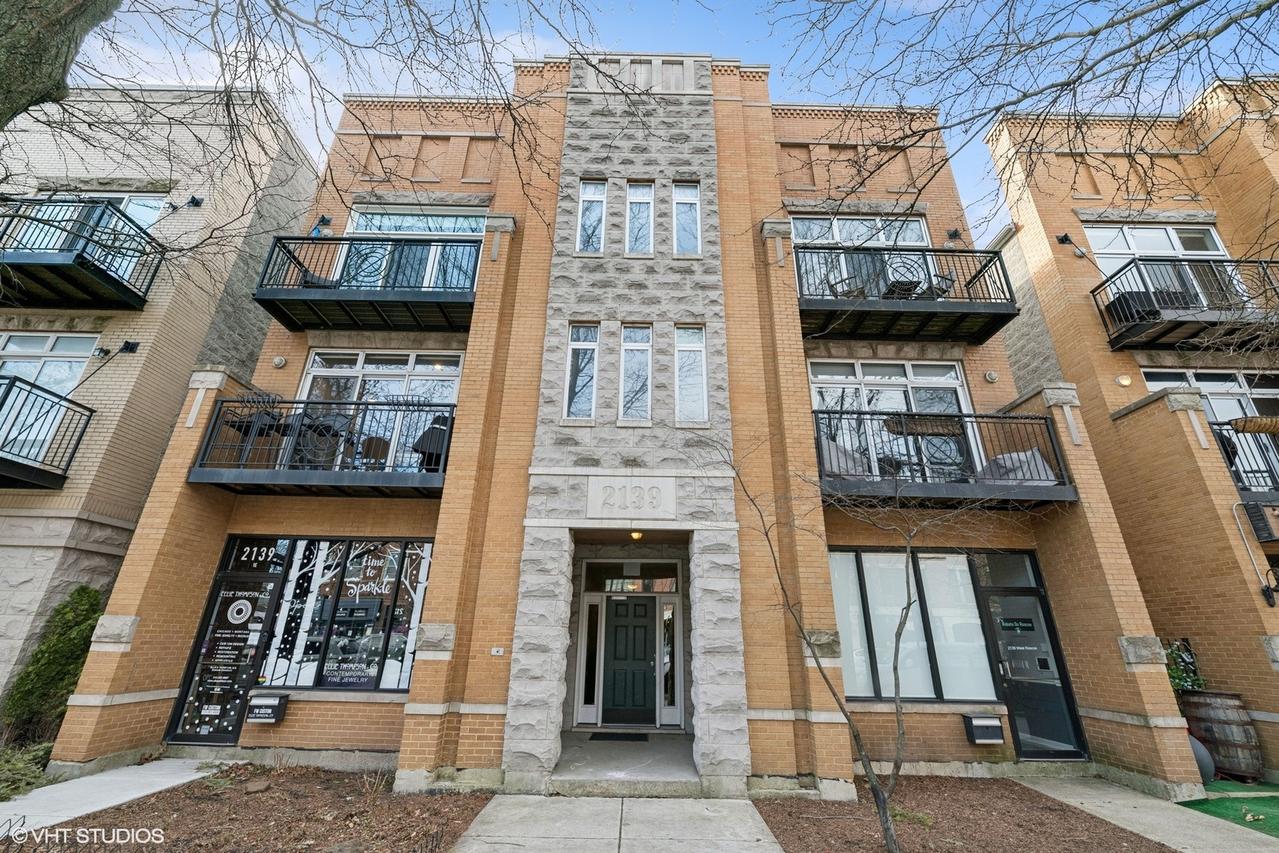 2139 W Roscoe St. #2E, Chicago, IL 60618