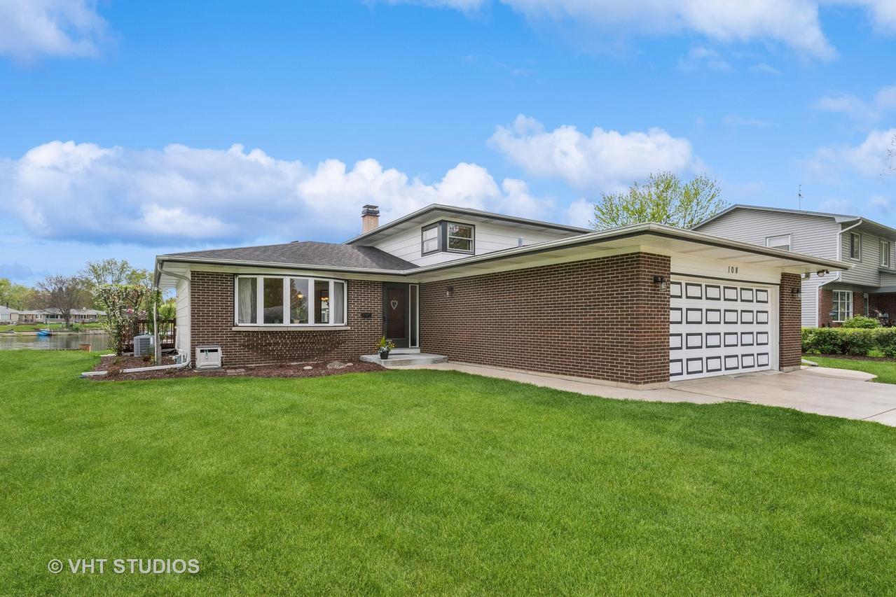 108 Pauline Dr., Elgin, IL 60123