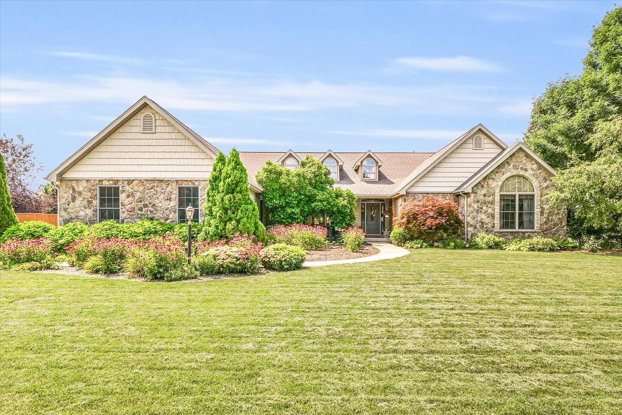 1815 Cobble Creek Dr., Mahomet, IL 61853
