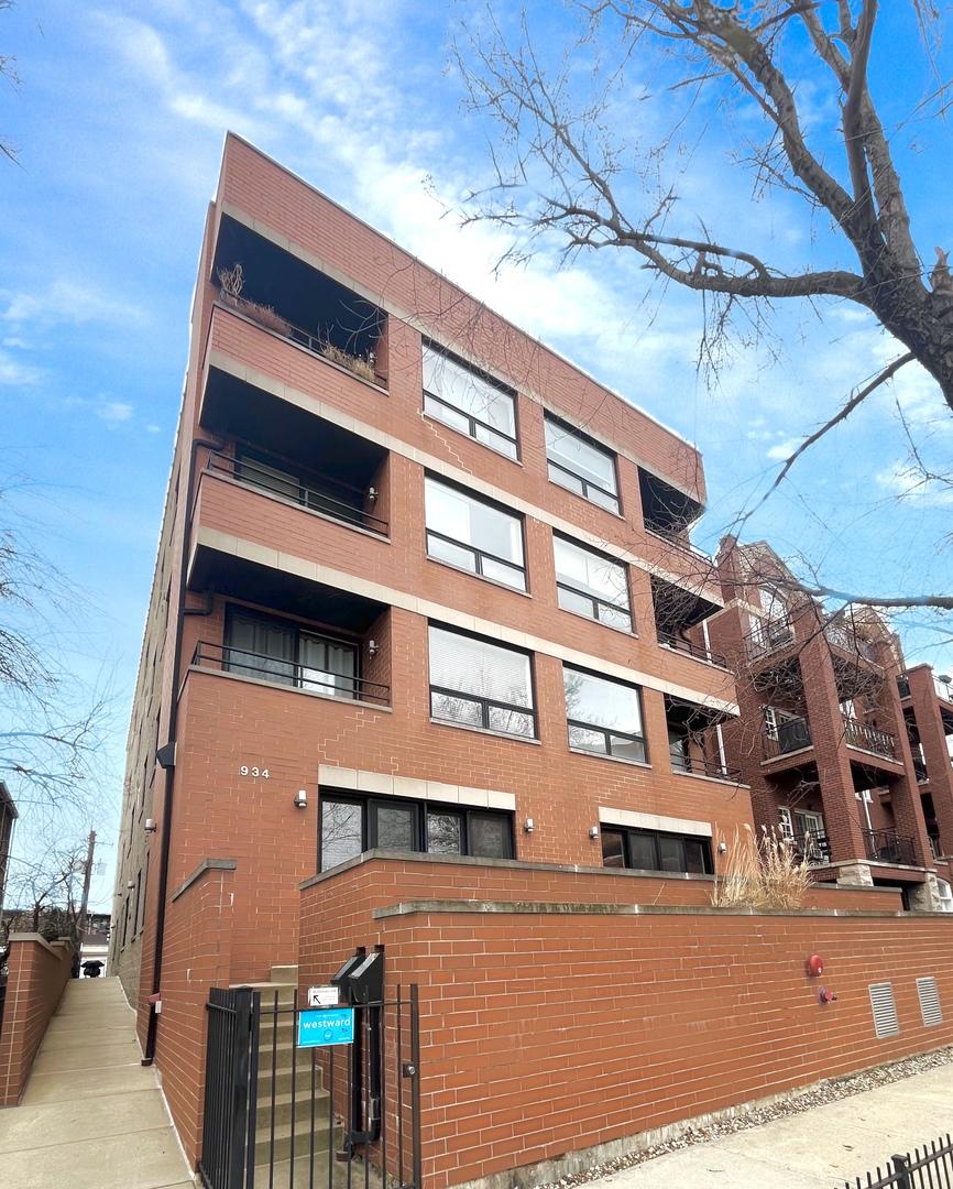 934 W Cuyler Ave. #2A, Chicago, IL 60613
