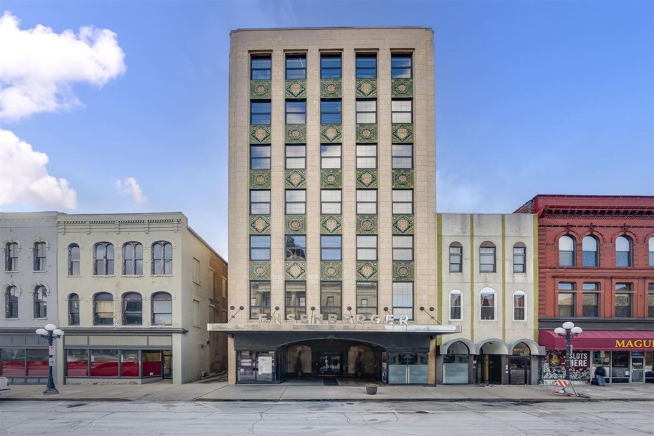 212 N Center St. #402, Bloomington, IL 61701