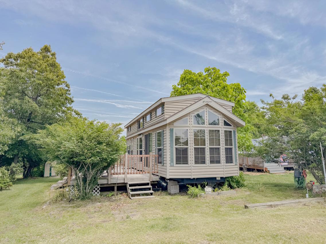 22/10 Woodhaven, Sublette, IL 61367
